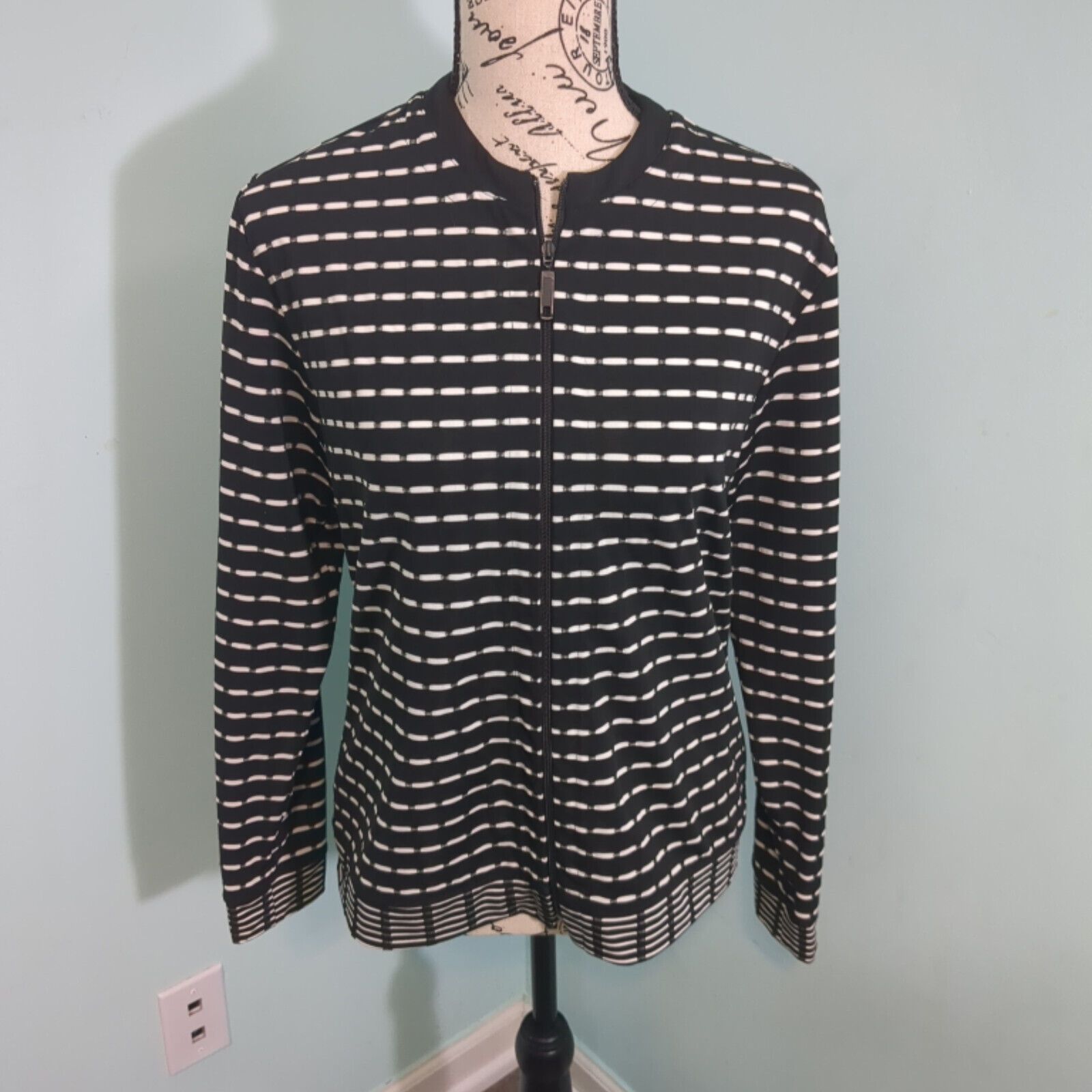 Chico’s Travelers Women’s Sz 1 Black/White Stretch Zip Long Sleeve Jacket
